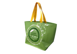 กระเป๋าคางหมู สีเขียวทรงสวยเคลือบกราเวียร์